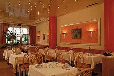 Favored Hotel Domicil: Restaurant